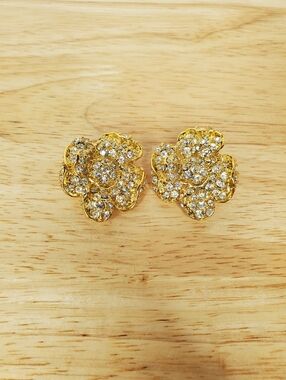 Vintage Floral Clip On Earrings Gold Tone Crystal Rhinestone